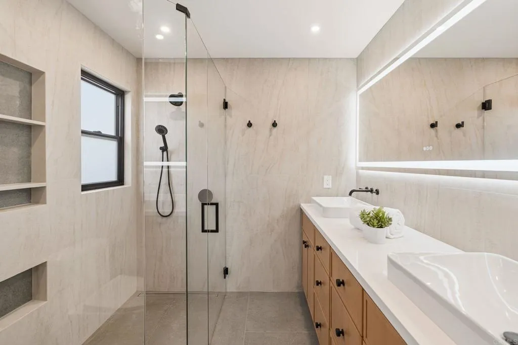 https://cdn.realtyfeed.com/cdn/127/306762262/746f17c9c67c7d5a3d5abef9a699de1c.webp