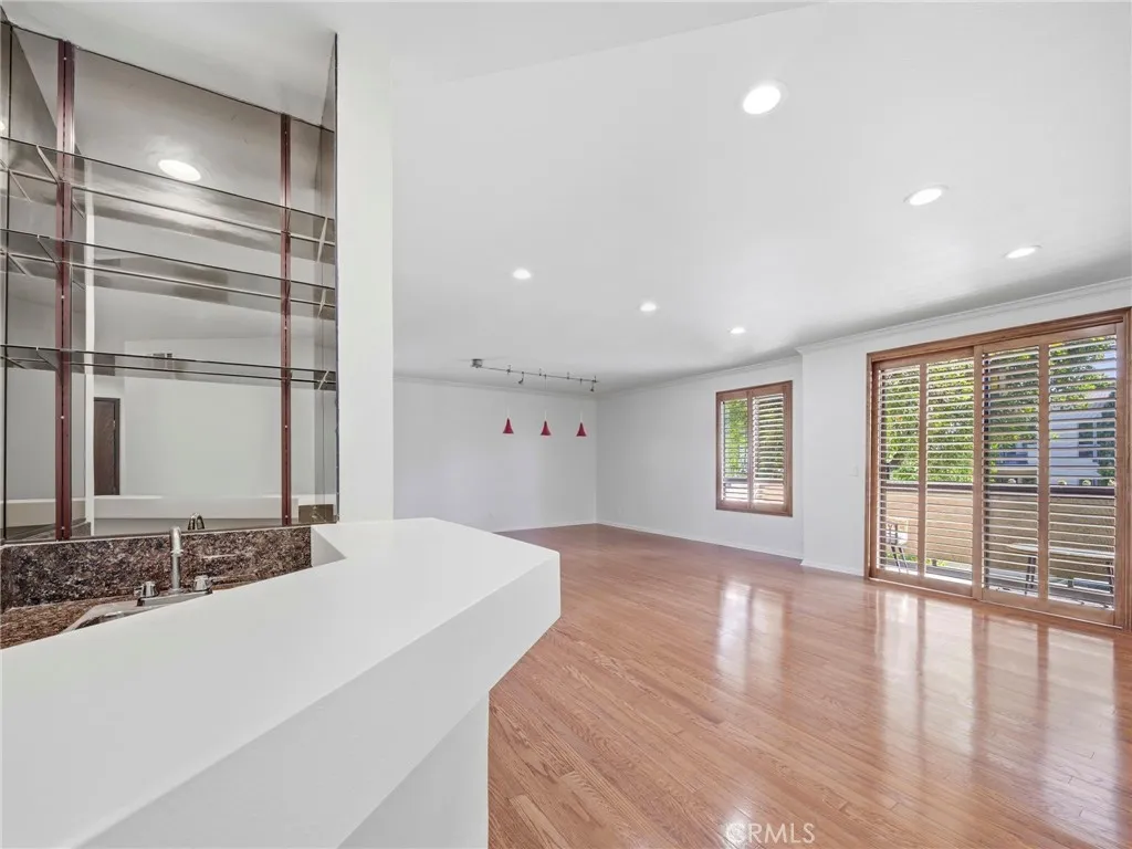 1315 Roxbury Dr Unit 204, Los Angeles, CA 90035 - Photo 3 of 19, Los Angeles, CA