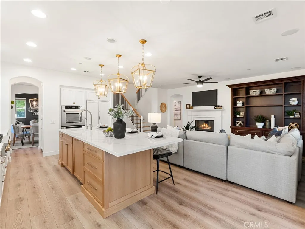 https://cdn.realtyfeed.com/cdn/127/306762351/18fa1564634bc20525c9d4dc130631ea.webp