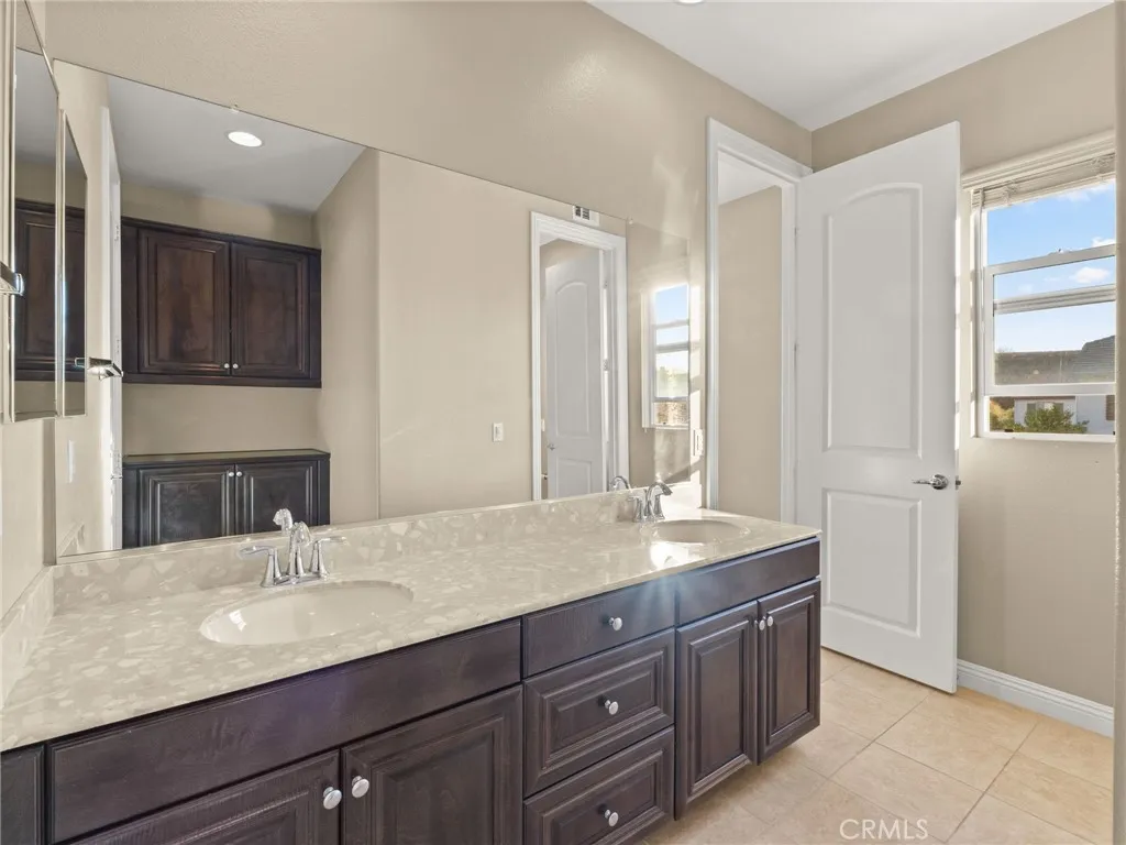https://cdn.realtyfeed.com/cdn/127/306762351/22d43da6cd99ef69b035887796350c4f.webp