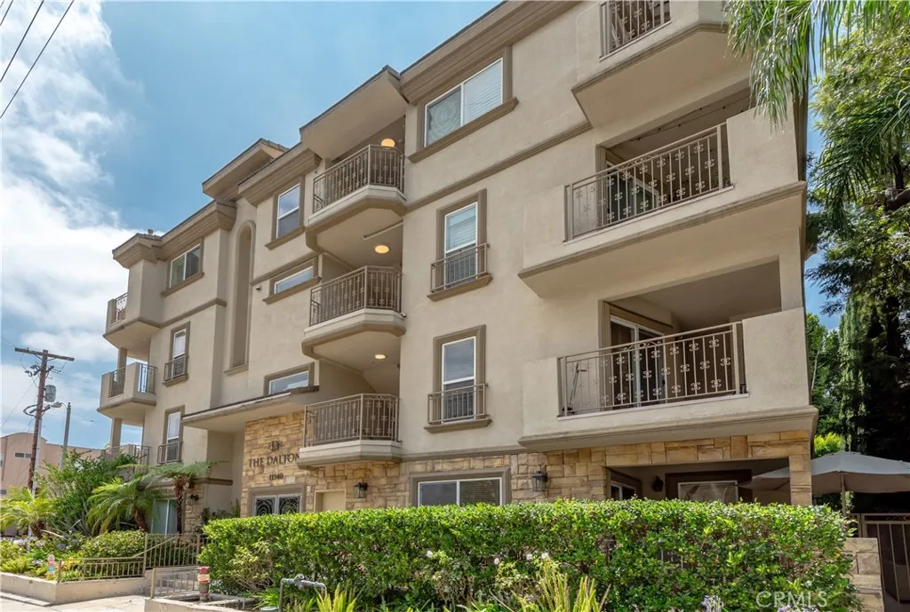 11540 Moorpark Street Unit 401, Studio City, CA 91602 - Photo 3 of 32, Studio City, CA