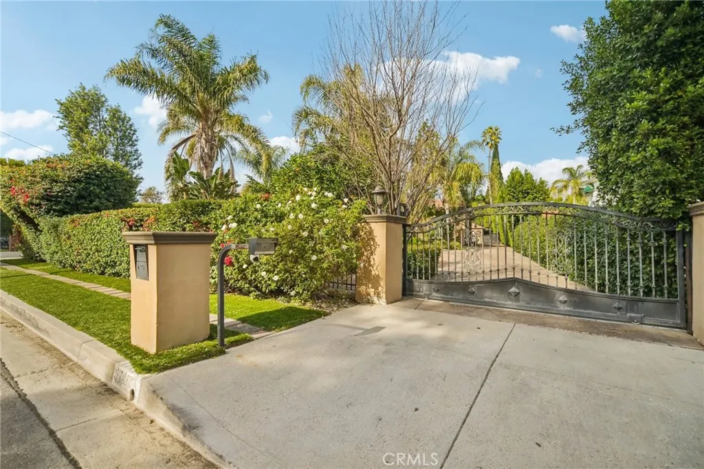 17401 Raymer, Sherwood Forest, CA 91325 - Photo 2 of 35, Sherwood Forest, CA