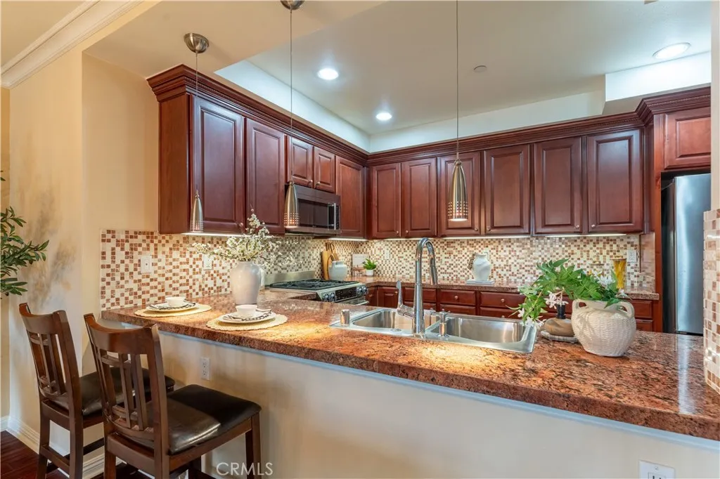 4533 Vista Del Monte Avenue Unit 201, Sherman Oaks, CA 91403 - Photo 3 of 31, Sherman Oaks, CA