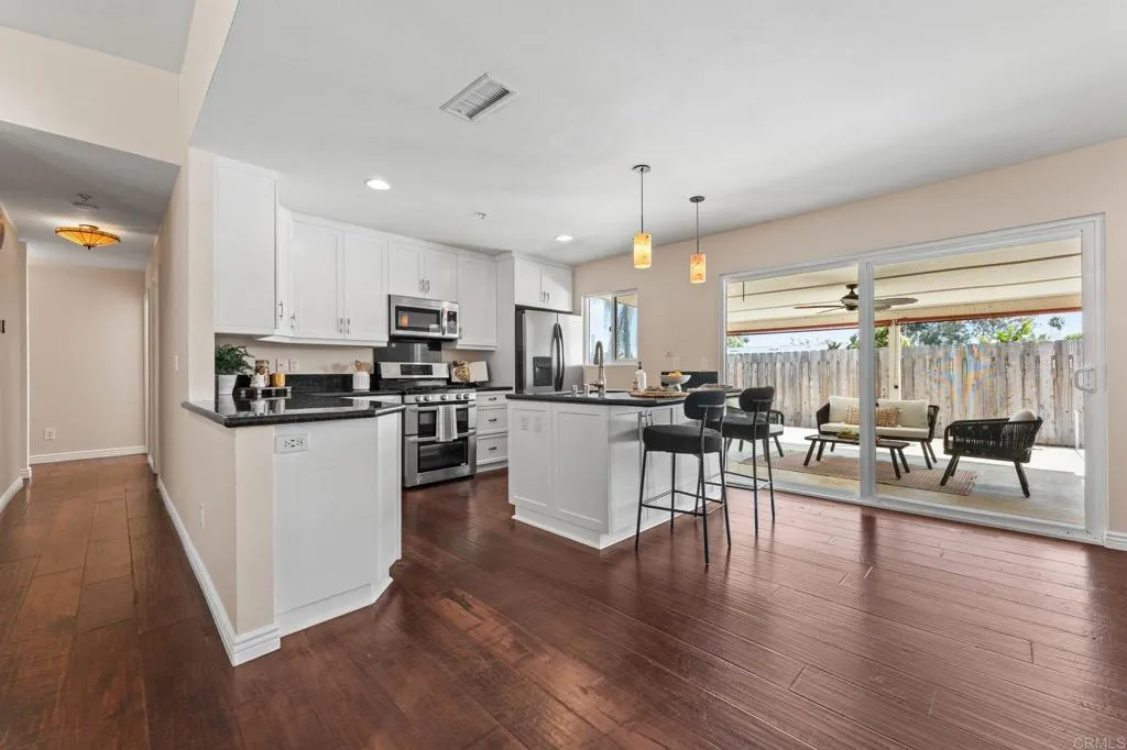https://cdn.realtyfeed.com/cdn/127/306762414/b40f85e2d1a7fc39b47d09be38e54804.webp
