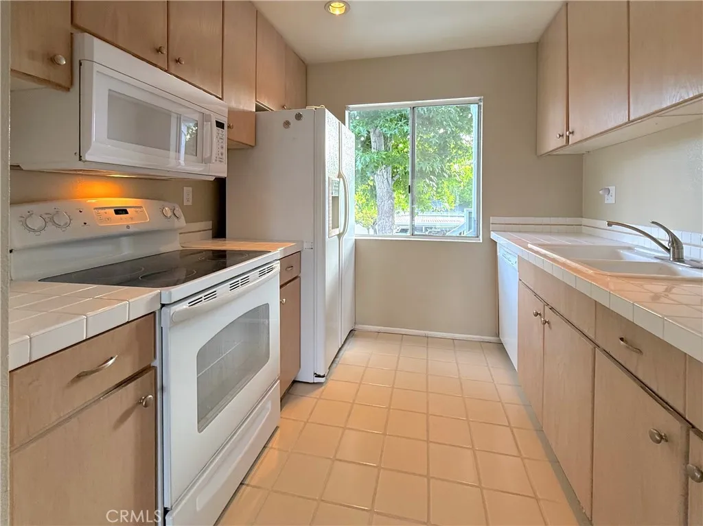 6008 Bixby Village Unit 42, Long Beach, CA 90803 - Photo 3 of 23, Long Beach, CA