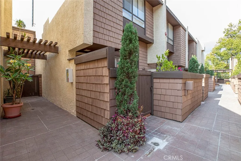1349 N Columbus Unit 16, Glendale, CA 91202 - Photo 4 of 47, Glendale, CA