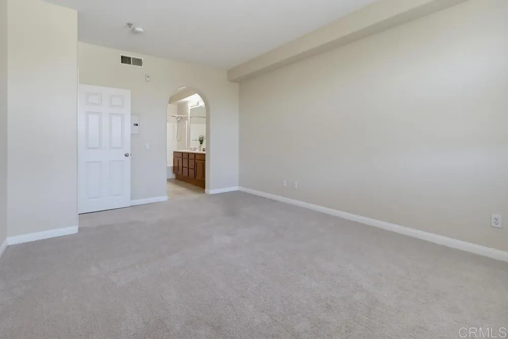 https://cdn.realtyfeed.com/cdn/127/306762427/2ff1e640279b57ee28bf85b91792ecb2.webp