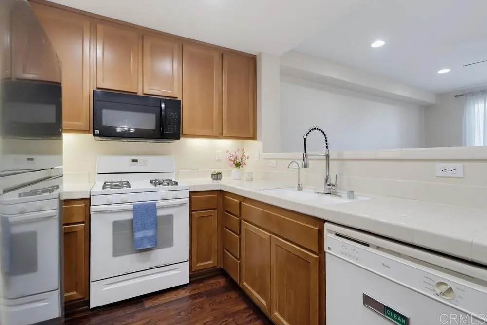 Photo #8: PTP2605136 Listing: Photo #8