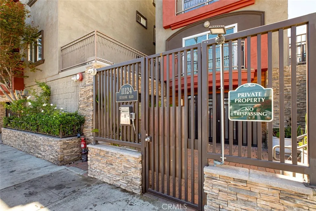 11124 Burbank Boulevard Unit 101, North Hollywood, CA 91601 - Photo 4 of 37, North Hollywood, CA