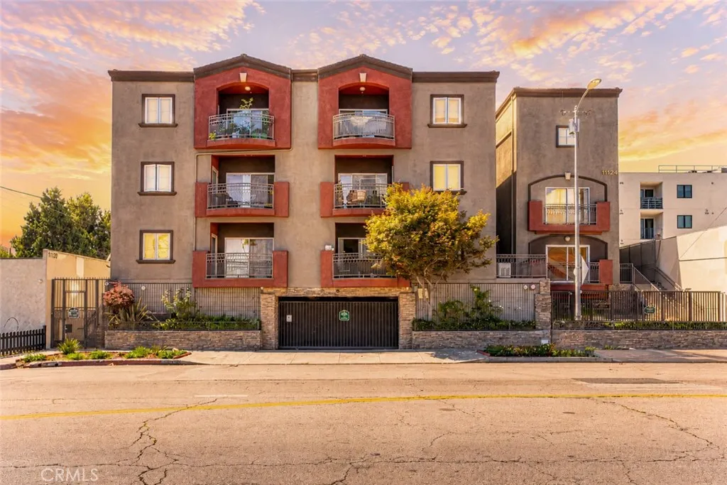 11124 Burbank Boulevard Unit 101, North Hollywood, CA 91601 - Photo 2 of 37, North Hollywood, CA