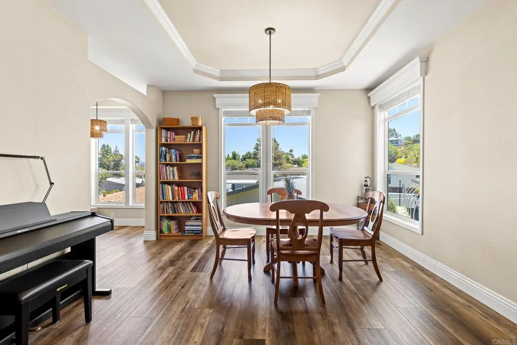 https://cdn.realtyfeed.com/cdn/127/306762462/8357544f4d07a4bb529dfe2aee6692ad.webp