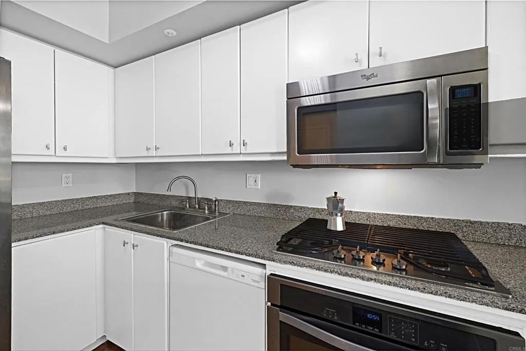 https://cdn.realtyfeed.com/cdn/127/306762493/2f42eb6e3983b018f1325b604adcec1e.webp