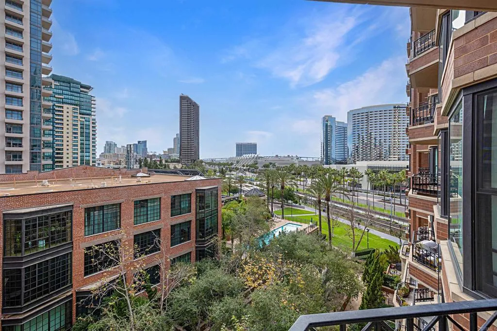 https://cdn.realtyfeed.com/cdn/127/306762493/30adf75a85c2a7cd880c9829507d314f.webp