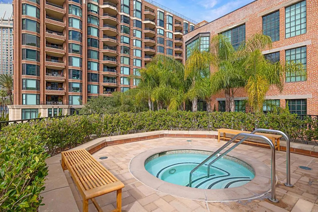 https://cdn.realtyfeed.com/cdn/127/306762493/6b1aa9e1881330212bf84125079255cc.webp