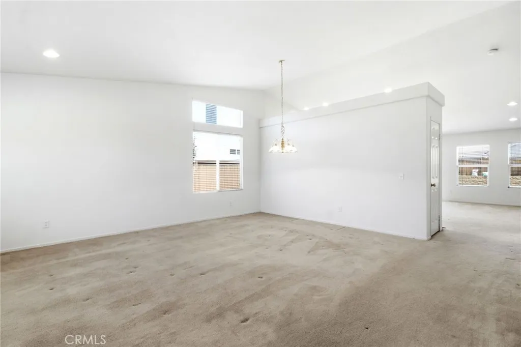 https://cdn.realtyfeed.com/cdn/127/306762510/6be556f0895413e754b711a33b1e2395.webp