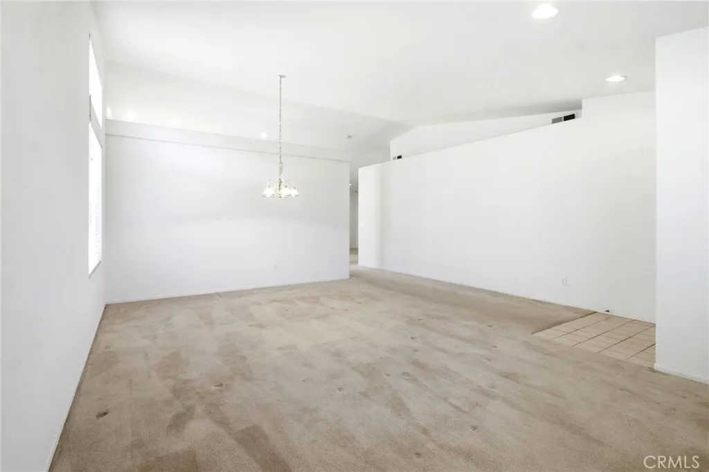 https://cdn.realtyfeed.com/cdn/127/306762510/8254815b4ed94656d083bb1f6e5d46fc.webp