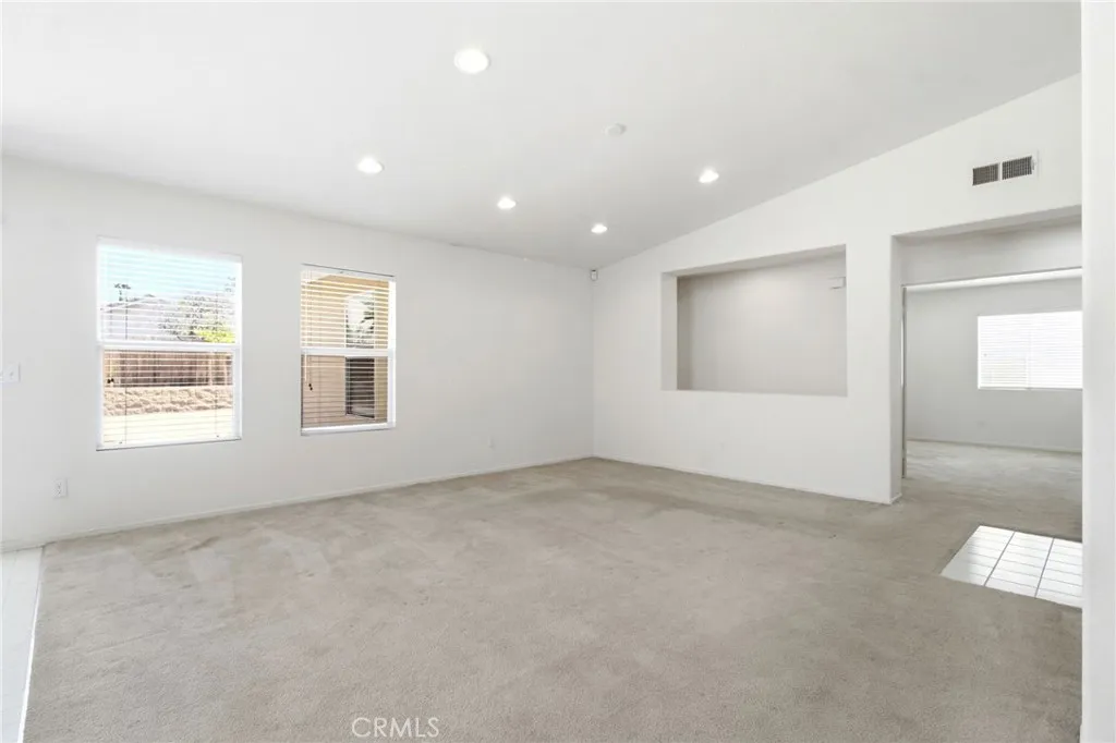 https://cdn.realtyfeed.com/cdn/127/306762510/88e89de45527661d1b1f44439df2cf5a.webp