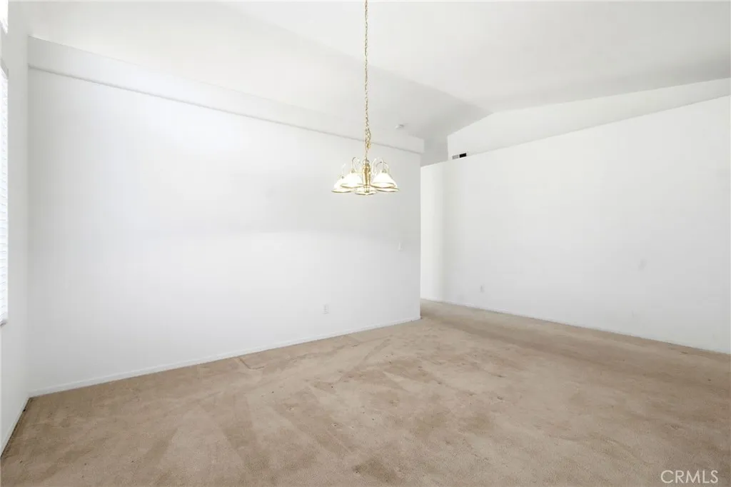 https://cdn.realtyfeed.com/cdn/127/306762510/ec233221c1c8f615137d57c1596d3fff.webp