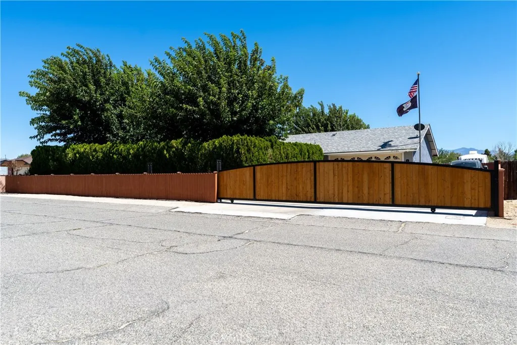 17164 Schollview, Lake Los Angeles, CA 93591 - Photo 2 of 34, Lake Los Angeles, CA