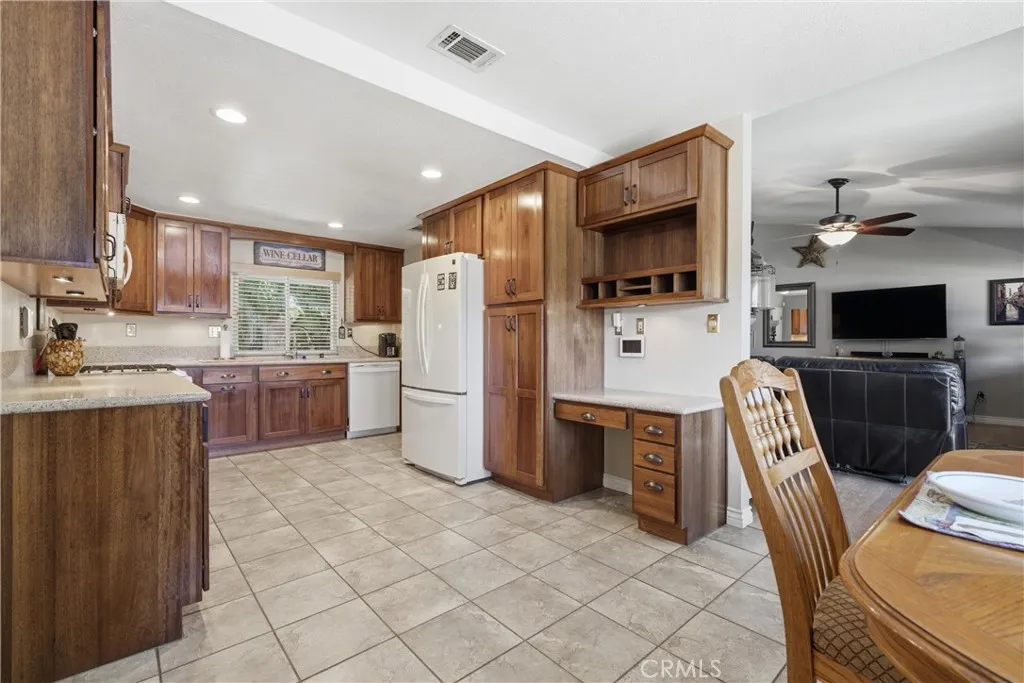17164 Schollview, Lake Los Angeles, CA 93591 - Photo 5 of 34, Lake Los Angeles, CA