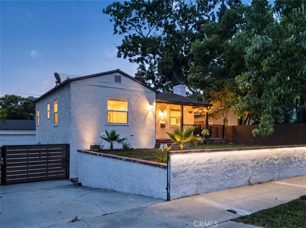 210 N Naomi Street, Burbank, CA 91505 - Main photo, Burbank, CA