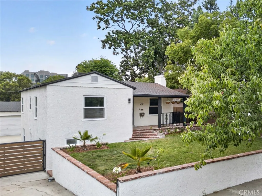 210 N Naomi Street, Burbank, CA 91505 - Photo 4 of 50, Burbank, CA