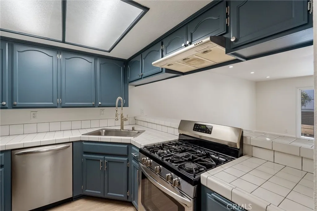 1121 Obispo Avenue Unit 108, Long Beach, CA 90804 - Photo 3 of 24, Long Beach, CA