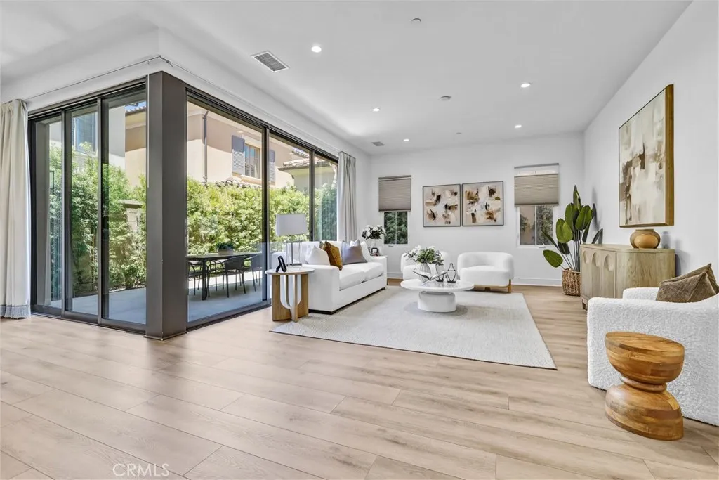 155 Linda Vista, Irvine, CA 92618 - Photo 4 of 32, Irvine, CA