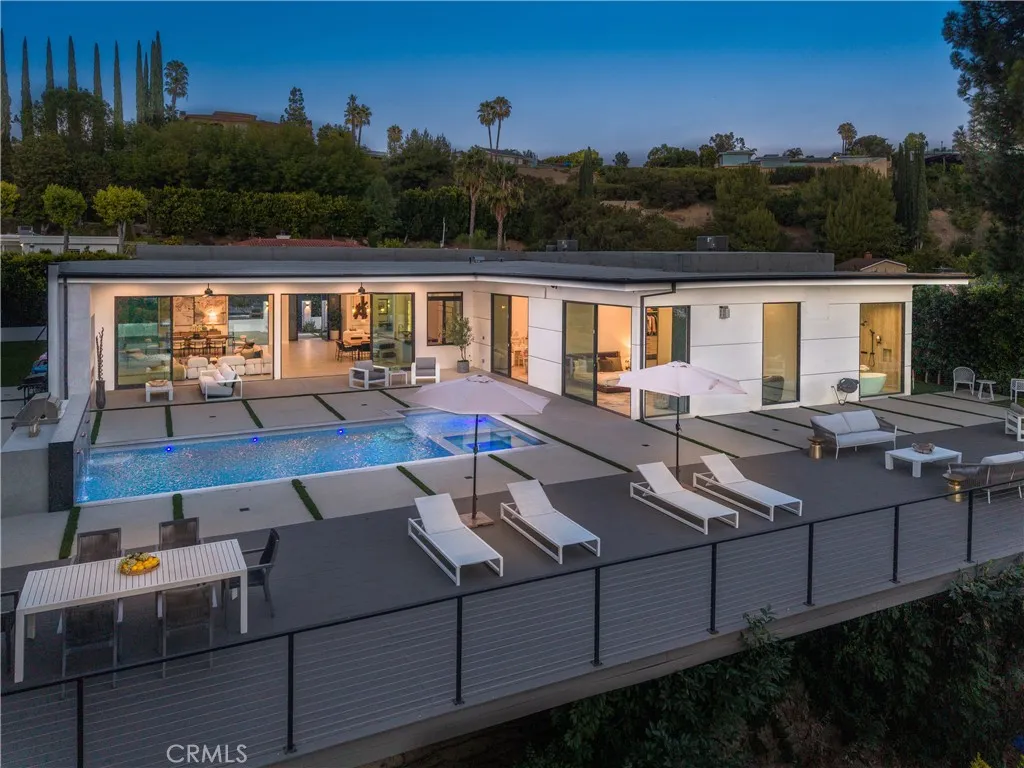 17977 Medley Drive, Encino, CA 91316 - Main photo, Encino, CA