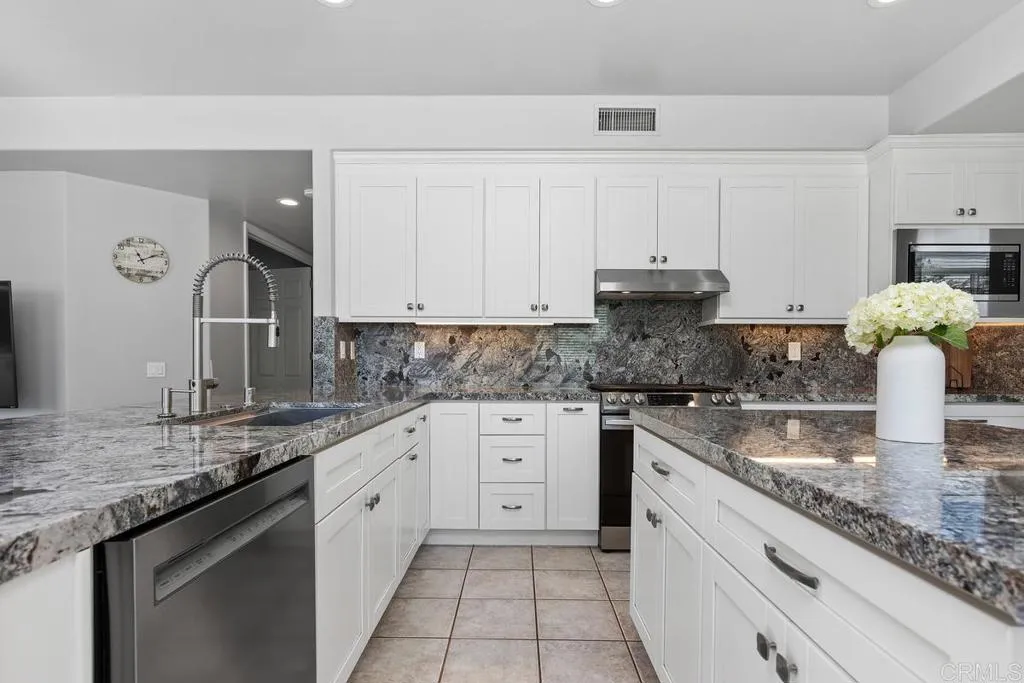 https://cdn.realtyfeed.com/cdn/127/306762635/6e148278ed3b4aa96f7f71ba3267b422.webp