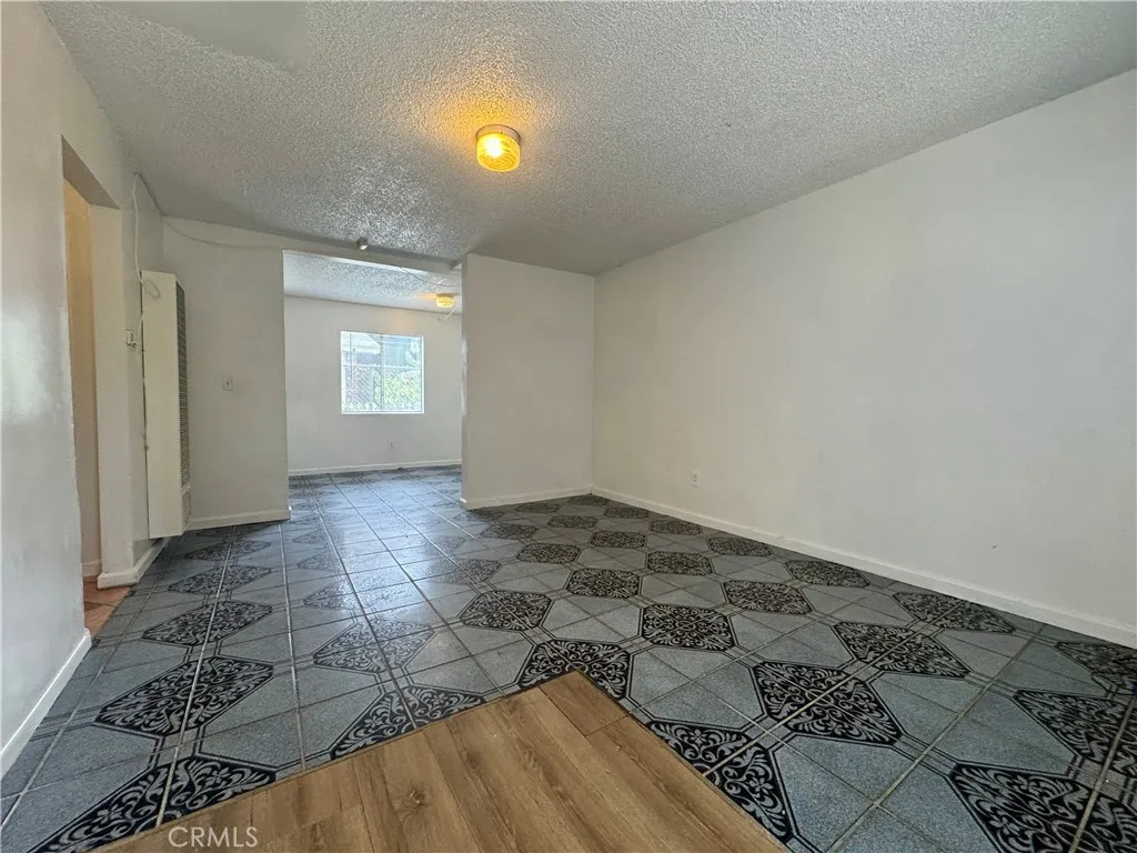 Los Angeles, CA 90011