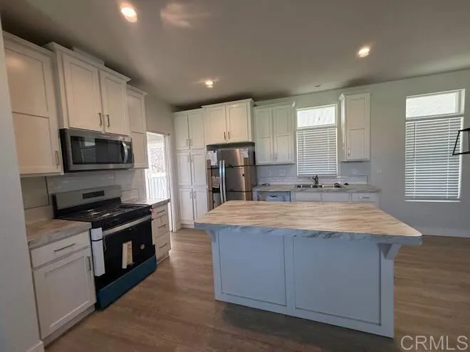375 E Ross Unit 403, El Centro, CA 92243 - Photo 2 of 14, El Centro, CA
