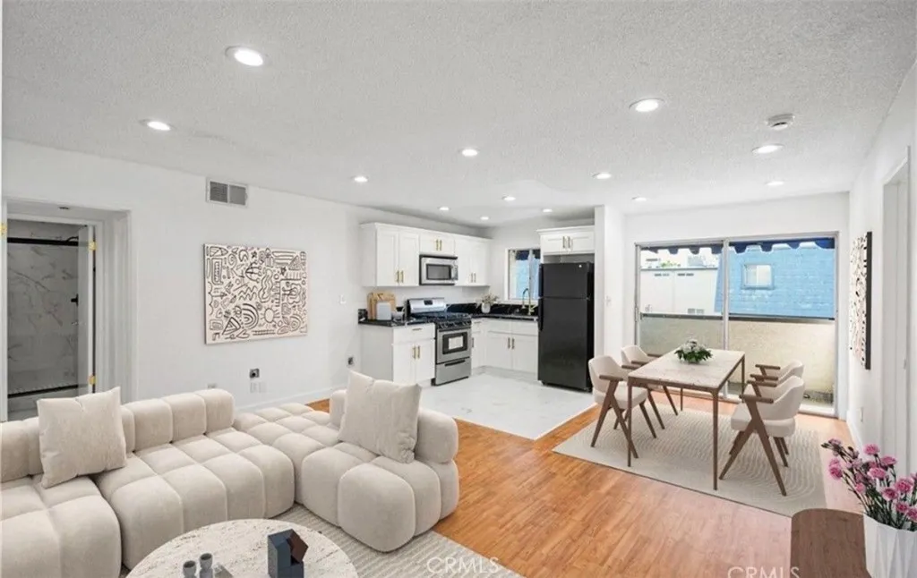 18530 Hatteras Unit 333, Los Angeles, CA 91356 - Photo 2 of 25, Los Angeles, CA