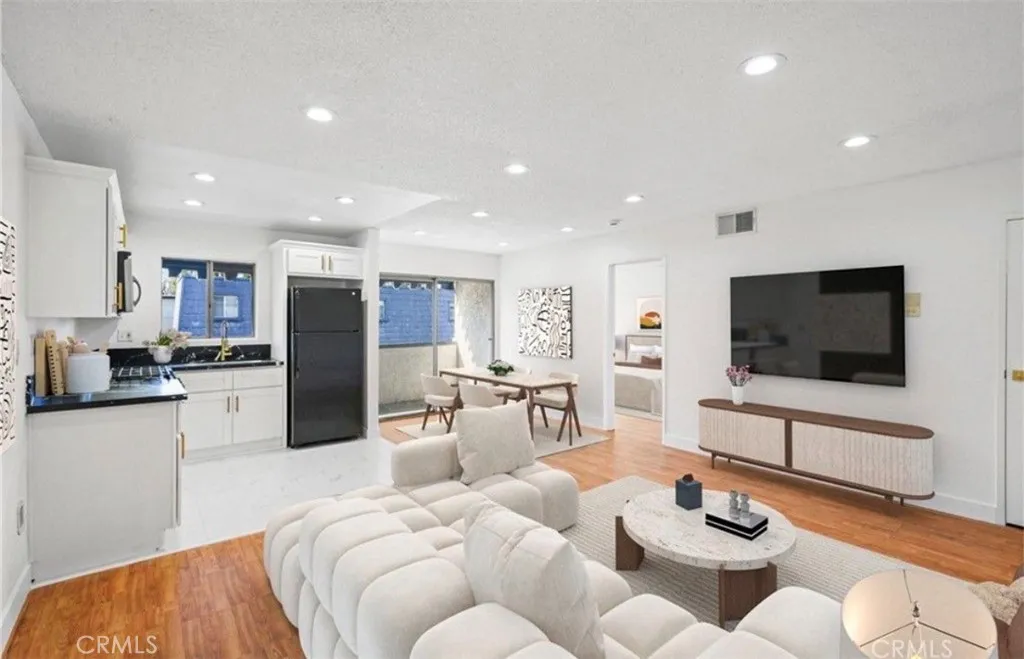 18530 Hatteras Unit 333, Los Angeles, CA 91356 - Photo 3 of 25, Los Angeles, CA