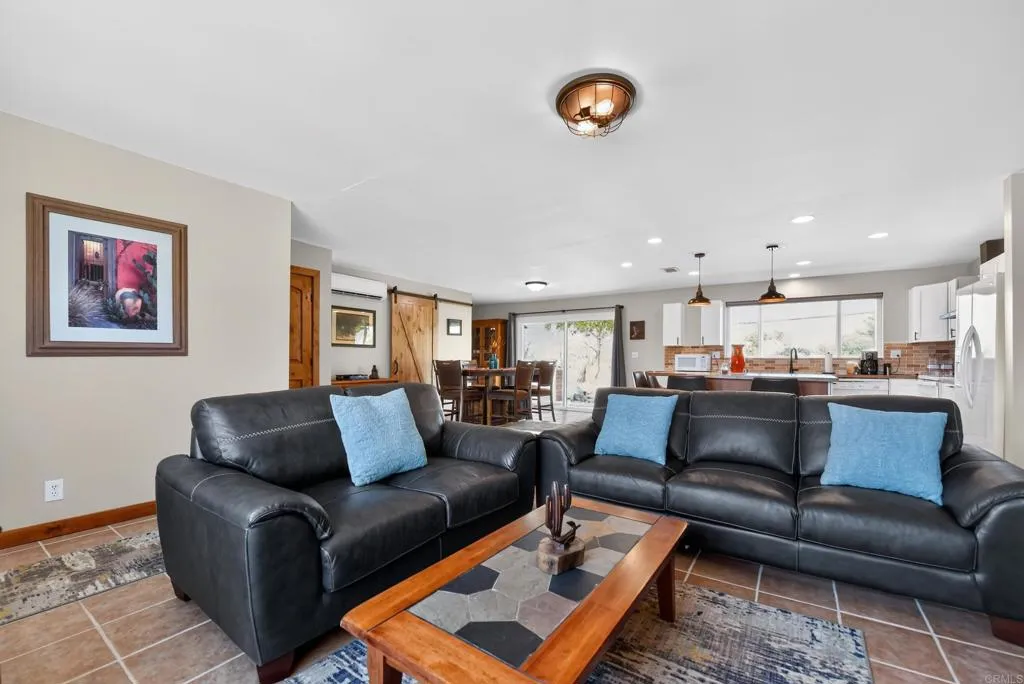 https://cdn.realtyfeed.com/cdn/127/306762696/7c01baf7a7f628a0cc5bc69b6cdeec43.webp