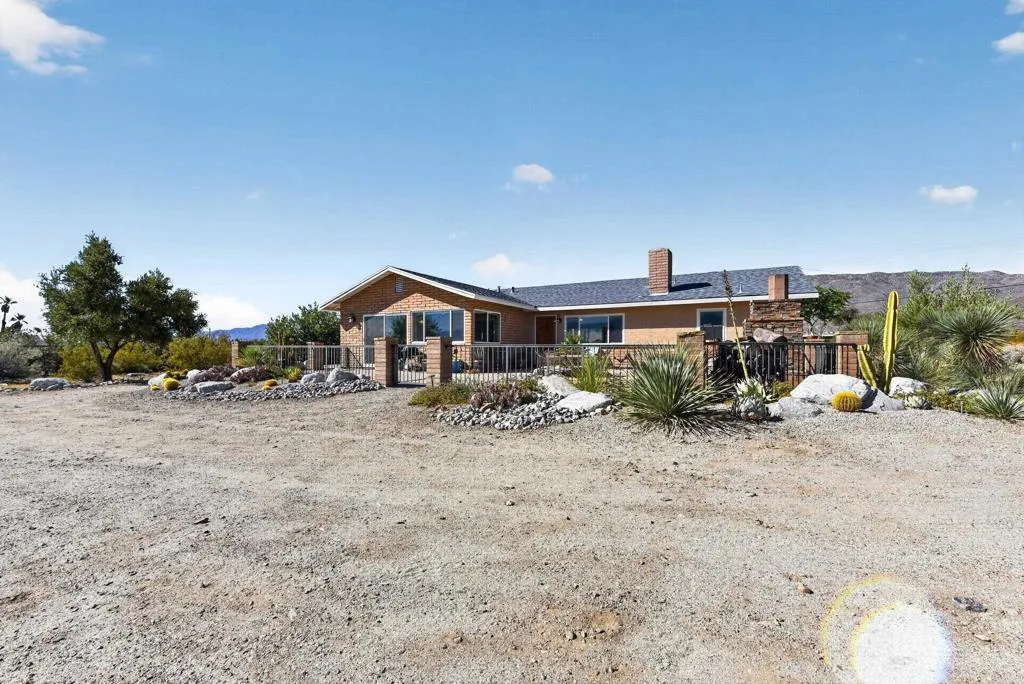 https://cdn.realtyfeed.com/cdn/127/306762696/881b42270aca896acc86a595974c5161.webp
