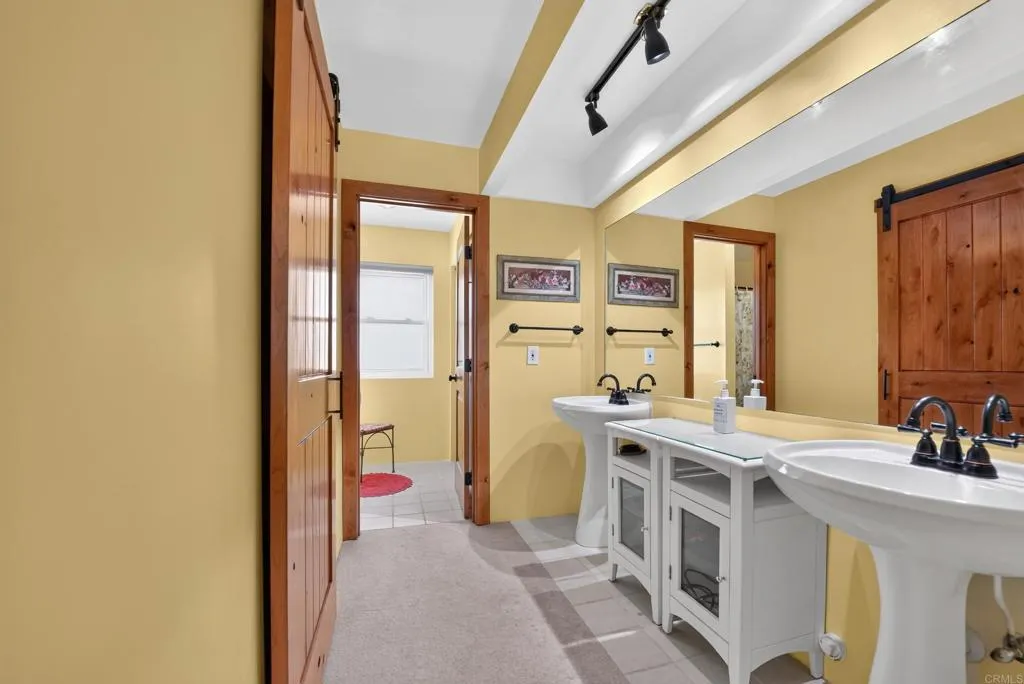 https://cdn.realtyfeed.com/cdn/127/306762696/a75ef720bf62287c54bae4596827fdd1.webp