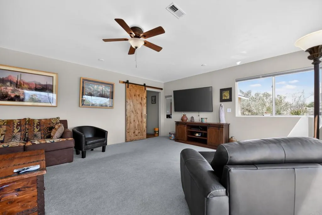 https://cdn.realtyfeed.com/cdn/127/306762696/bb91883e3b719d4f098dd4614562c1ac.webp