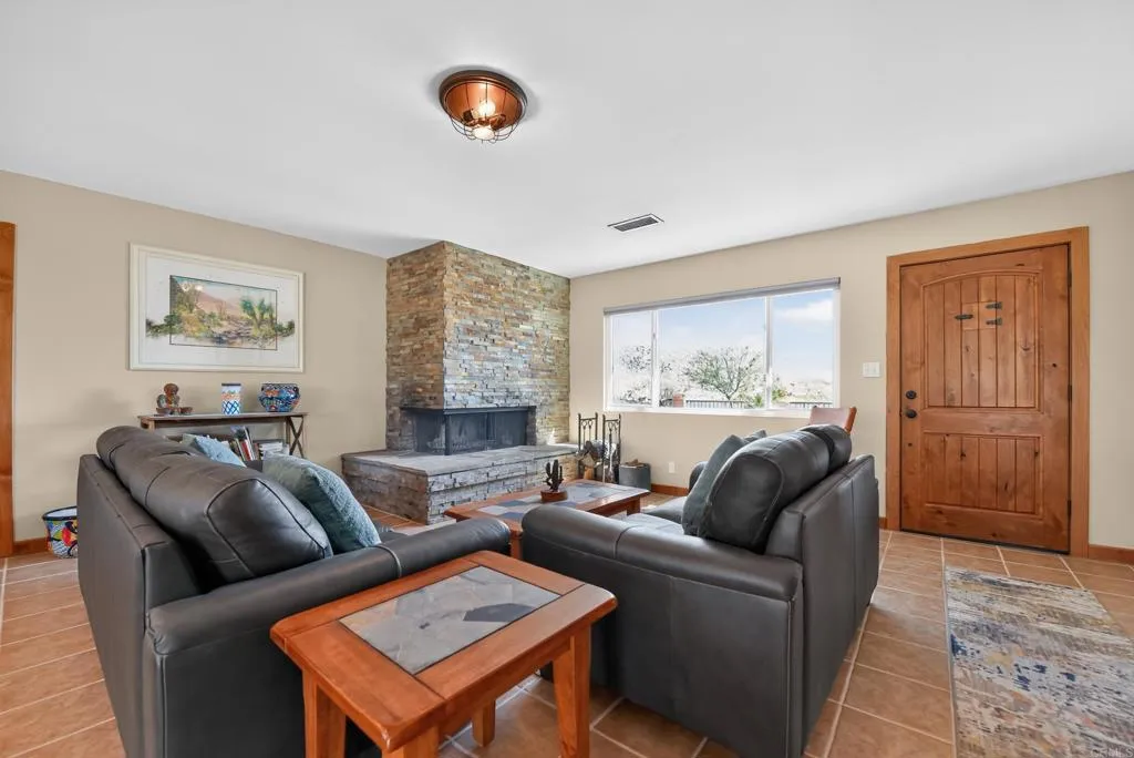 https://cdn.realtyfeed.com/cdn/127/306762696/decb0b54643c91f831a9d9054c311382.webp