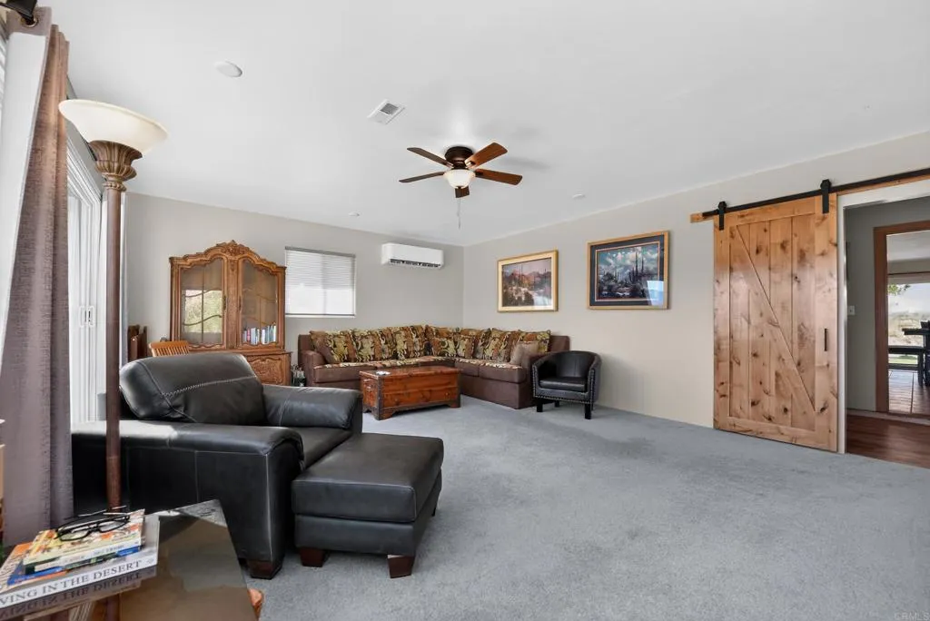 https://cdn.realtyfeed.com/cdn/127/306762696/e81237f810581c7f6a46800e501c1bb2.webp