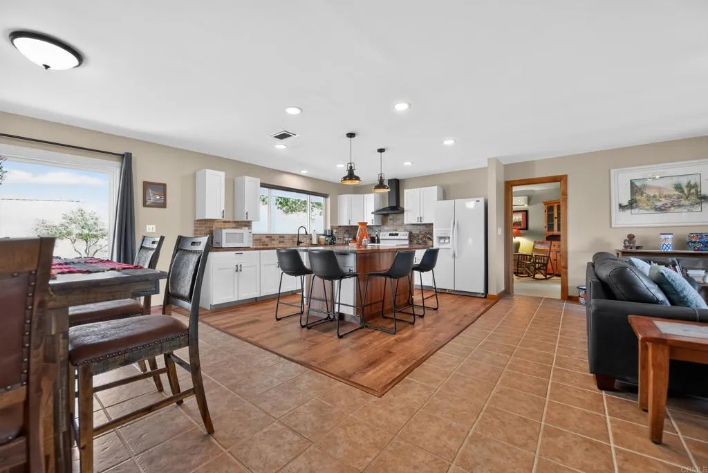 https://cdn.realtyfeed.com/cdn/127/306762696/f7bbafbf43df7b34b611164a95bd5b11.webp