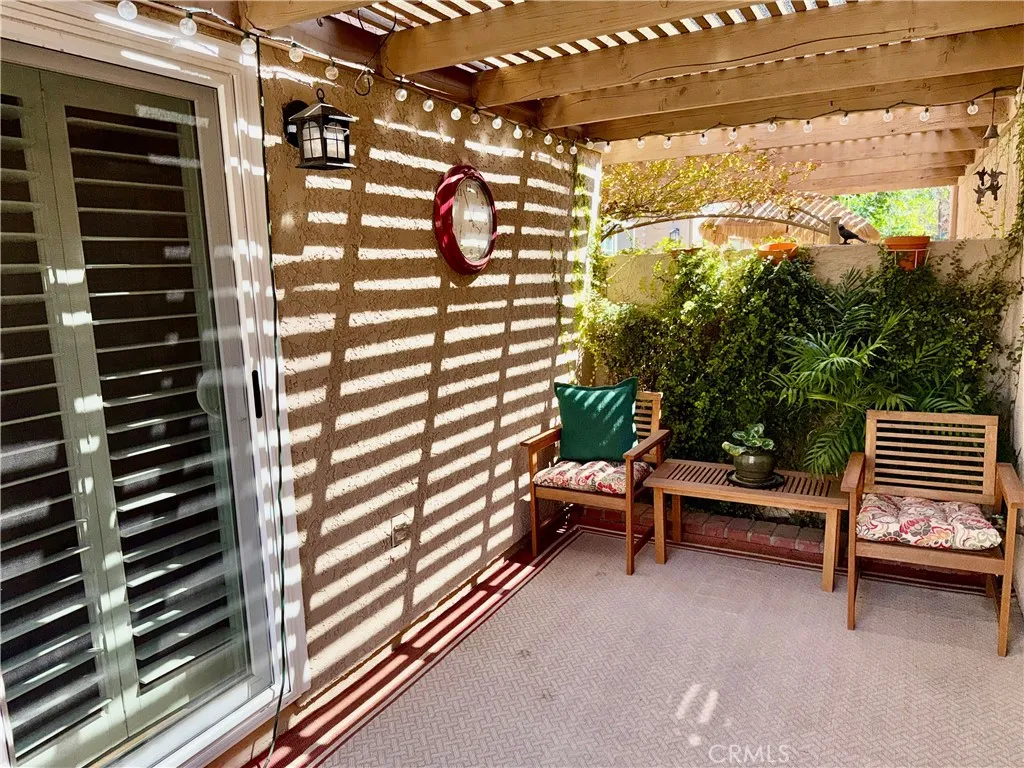 19946 Ave Of The Oaks, Newhall, CA 91321 - Photo 4 of 62, Newhall, CA