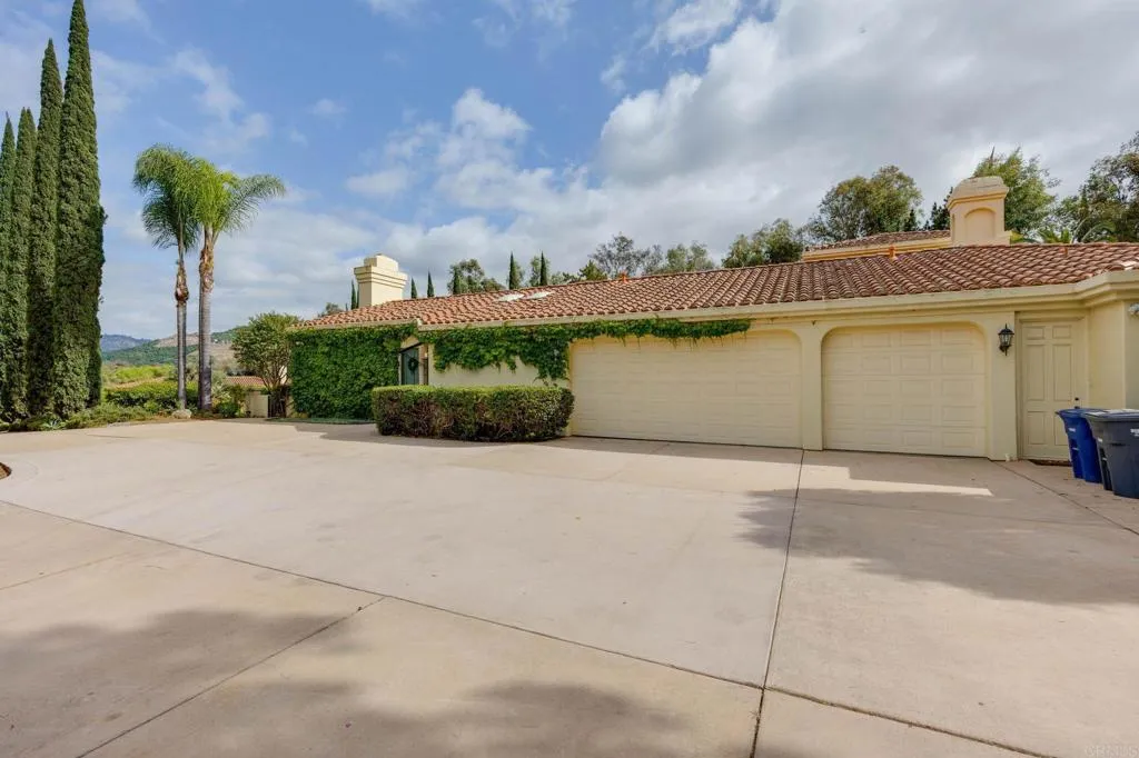 https://cdn.realtyfeed.com/cdn/127/306762734/72389d8e5f9e4c1dd7190665bc41d0fc.webp