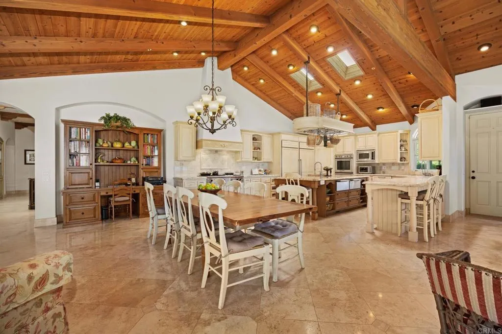 https://cdn.realtyfeed.com/cdn/127/306762734/93eb56bd501993354e825f34773f9abc.webp