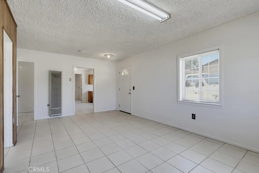21802 Elaine, Hawaiian Gardens, CA 90716 - Photo 4 of 20, Hawaiian Gardens, CA