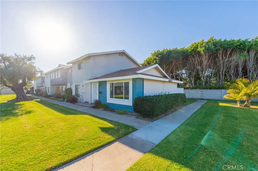 19760 Kingswood, Huntington Beach, CA 92646 - Photo 3 of 41, Huntington Beach, CA