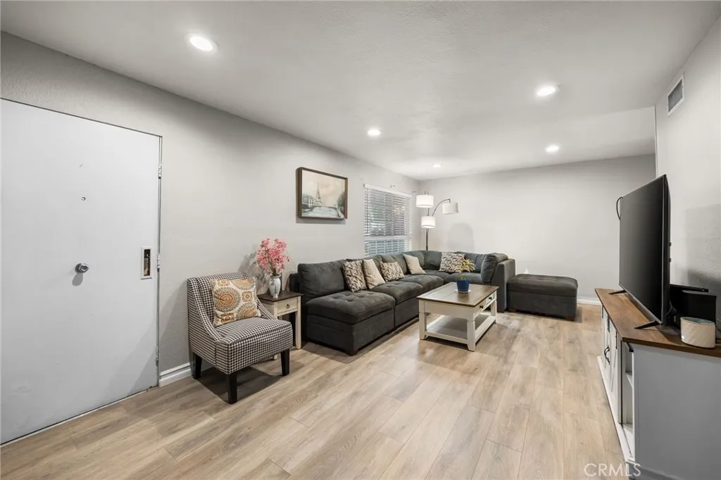 1800 W Gramercy Unit 14, Anaheim, CA 92801 - Photo 4 of 30, Anaheim, CA