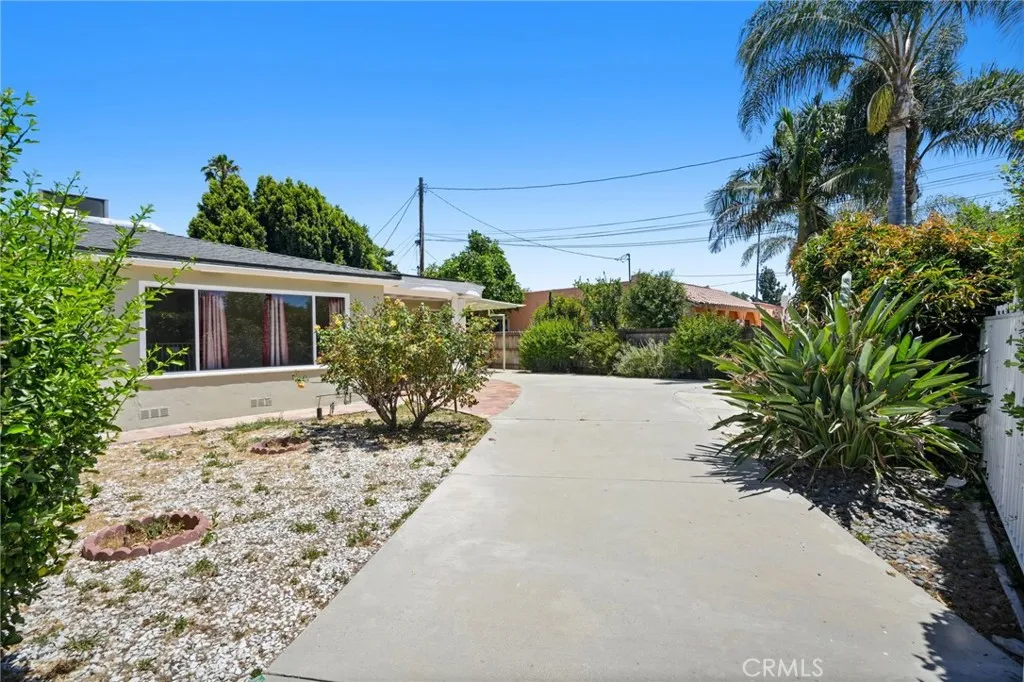 15841 Marlin Place, Lake Balboa, CA 91406 - Photo 5 of 48, Lake Balboa, CA