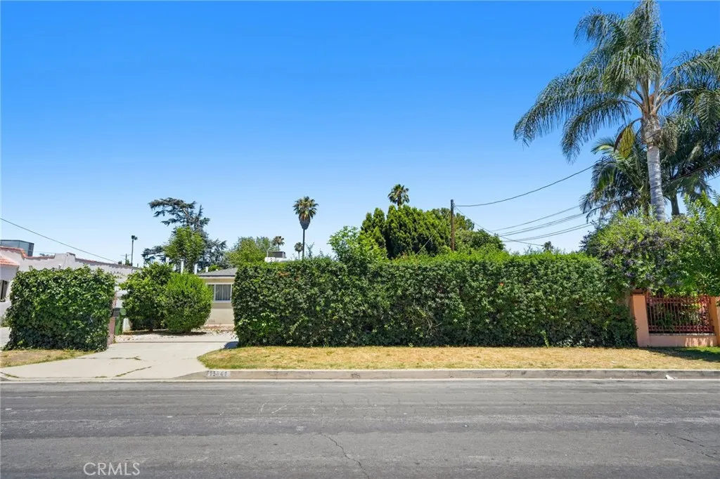 15841 Marlin Place, Lake Balboa, CA 91406 - Photo 4 of 48, Lake Balboa, CA