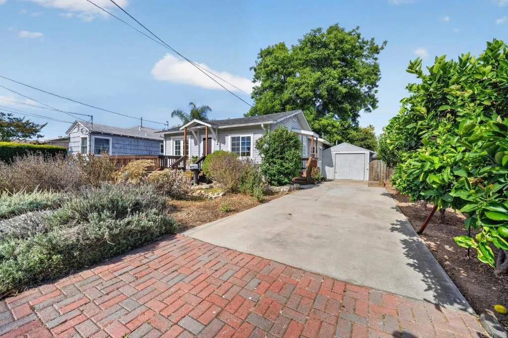 https://cdn.realtyfeed.com/cdn/127/306762823/460ef24f3a5f064107cf8fb1a082e244.webp